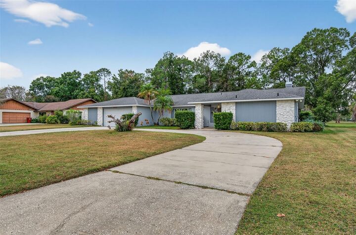 Property Photo: 2001 N Golfview Drive FL 33566