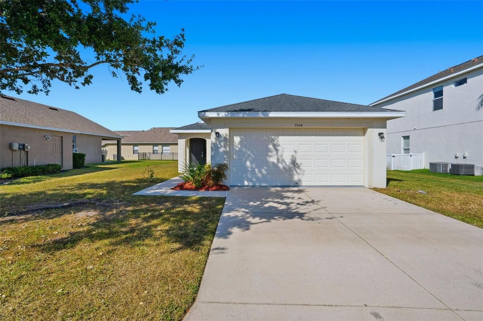 Property Photo: 5504 71st Street E FL 34221