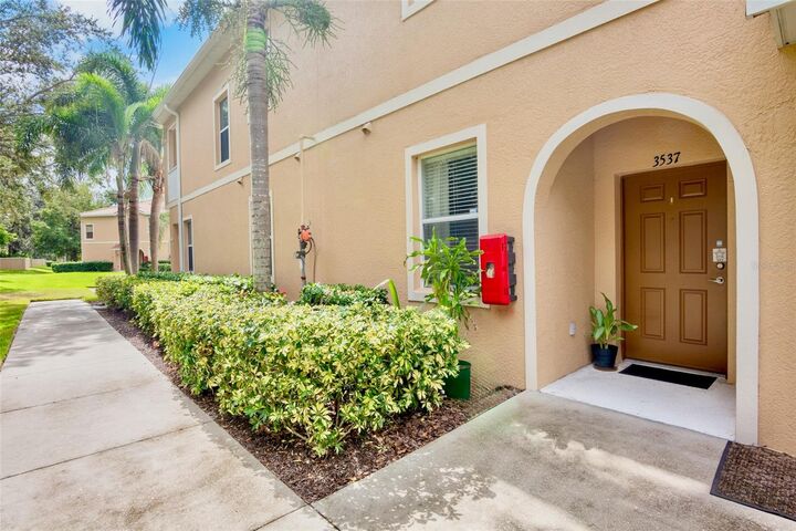 Property Photo: 3537 Parkridge Circle 15-106 FL 34243