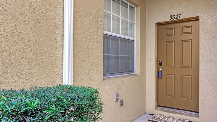 Property Photo: 3827 Parkridge Circle 1-102 FL 34243