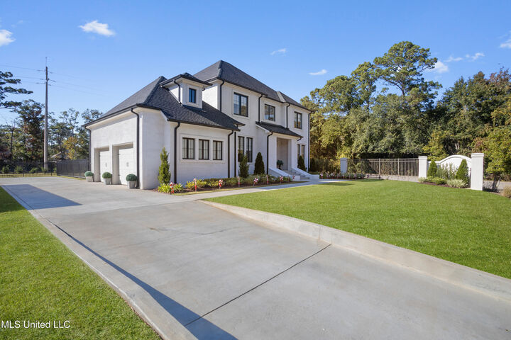 Property Photo: 699 Savannah Estates Boulevard MS 39532