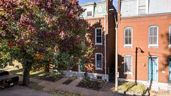 Property Photo:  1323 Shenandoah Avenue  MO 63104 