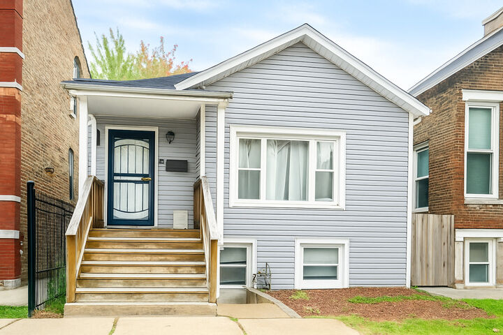 Property Photo: 3450 W Walnut Street IL 60624