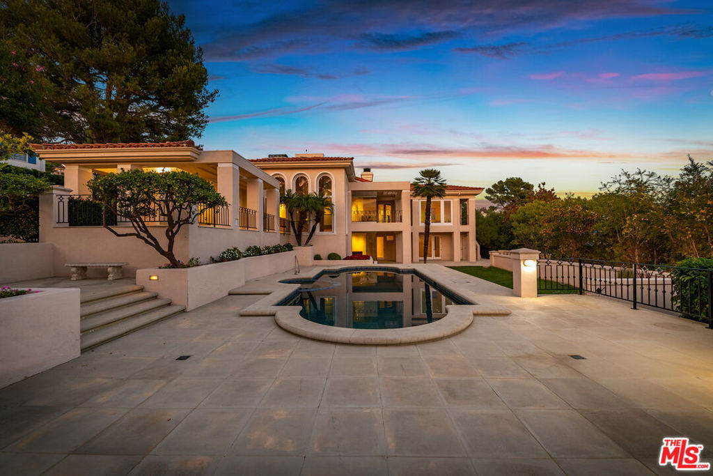 Property Photo:  1136 Calle Vista Drive  CA 90210 