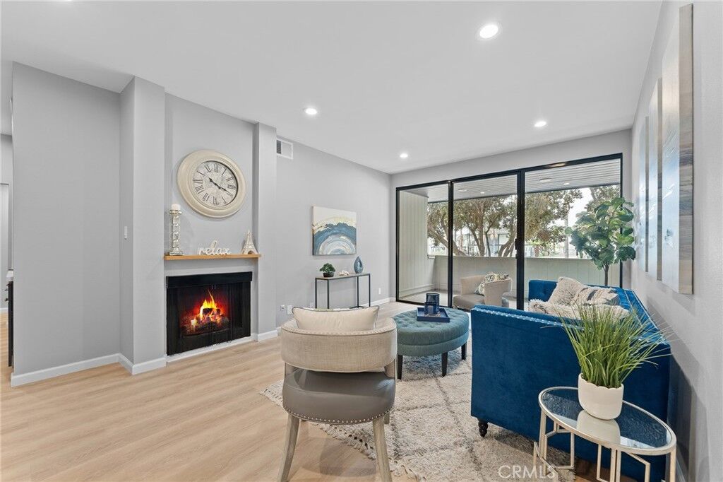 Property Photo:  350 Paseo De Playa 113  CA 93001 