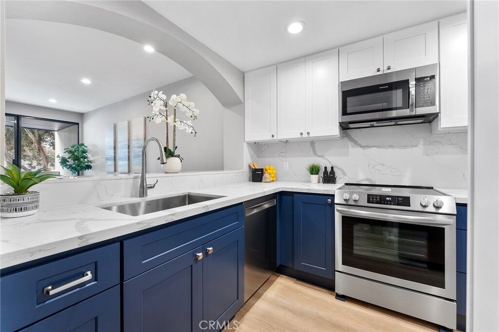 Property Photo:  350 Paseo De Playa 113  CA 93001 