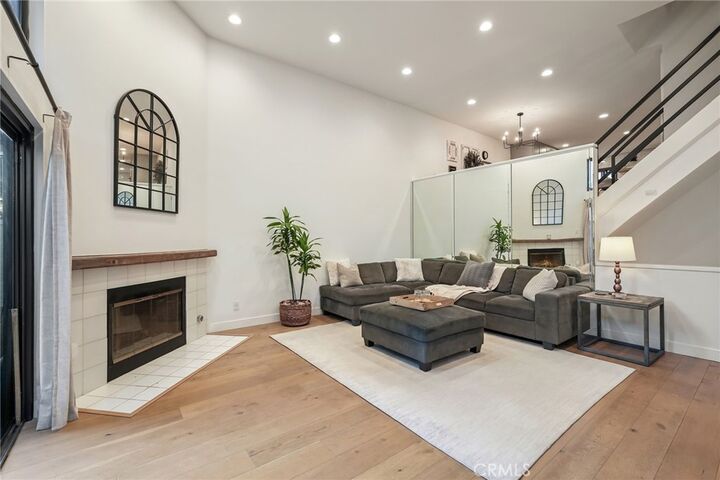 Property Photo: 6930 De Celis CA 91406