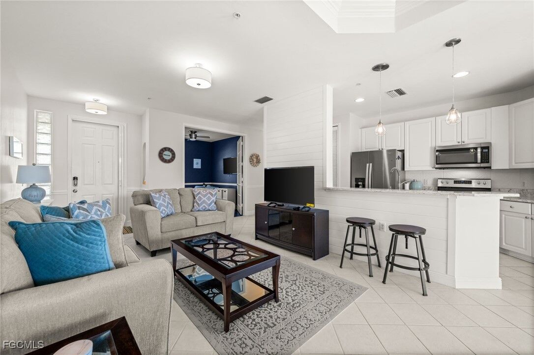 Property Photo: 1340 Sweetwater Cove 202 FL 34110