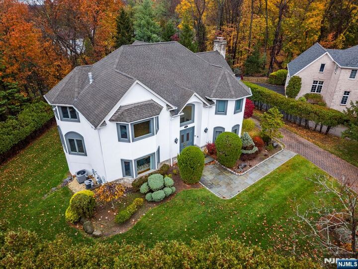 Property Photo:  11 Blackledge Court  NJ 07624 