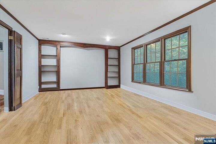 Property Photo:  240 Ottowa Lane  NJ 07417 