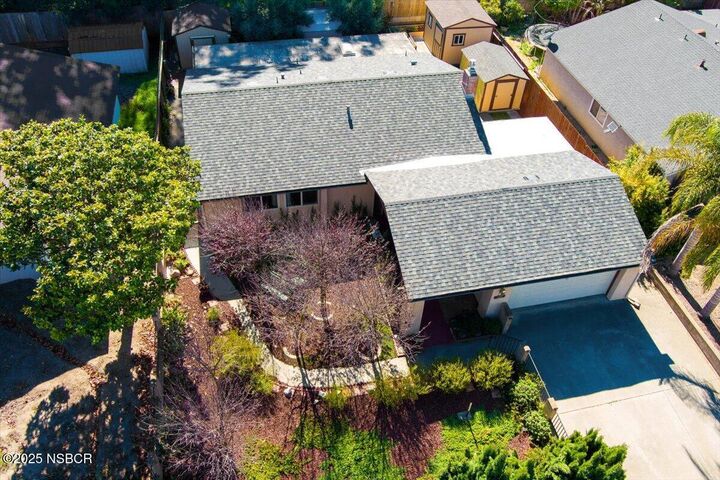 Property Photo:  1112 E Hickory Avenue  CA 93436 