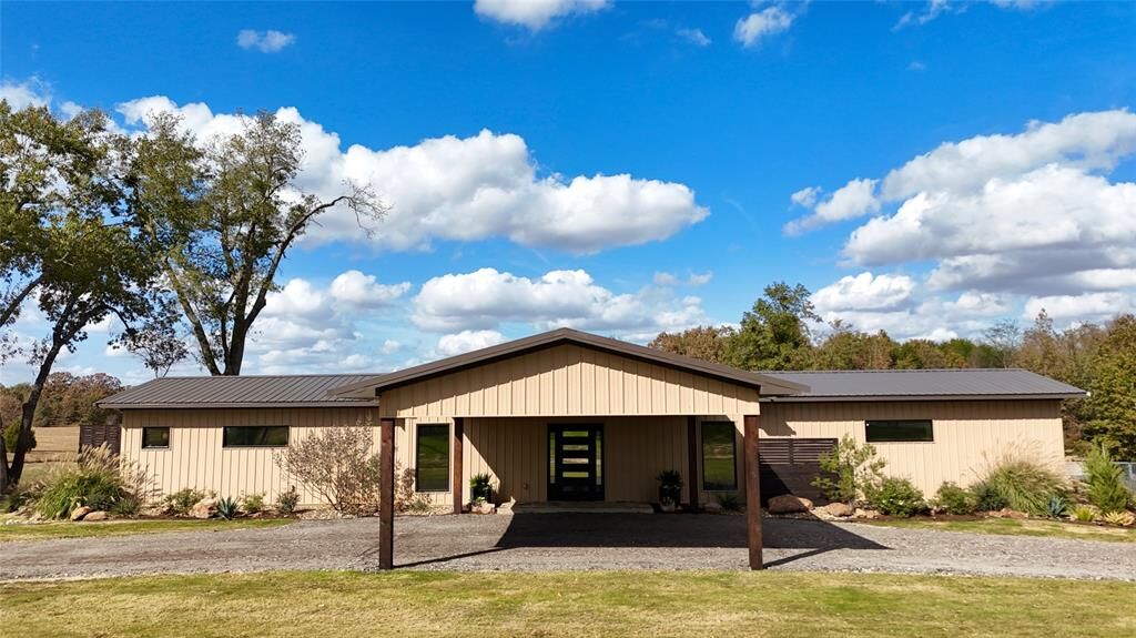 Property Photo:  2105 County Road 2322  TX 75482 