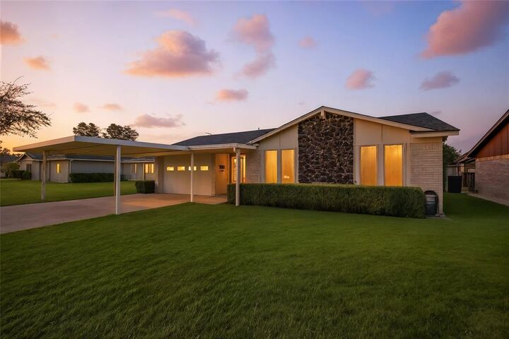 Property Photo:  1801 Homestead Place  TX 75044 