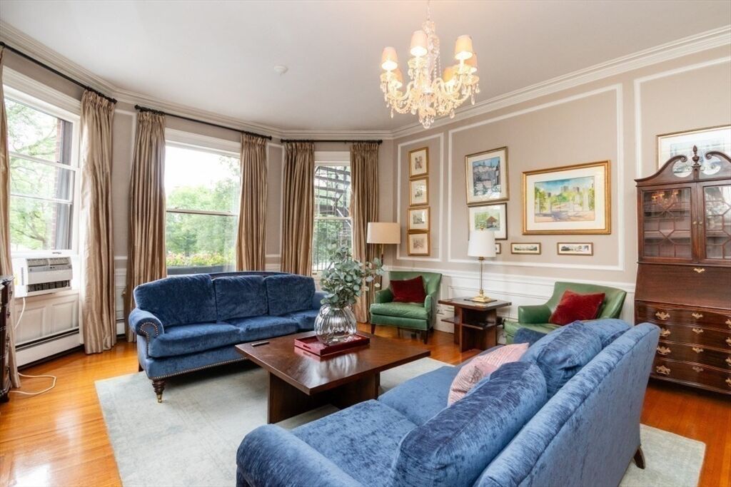 Property Photo:  164 Beacon St 2  MA 02116 