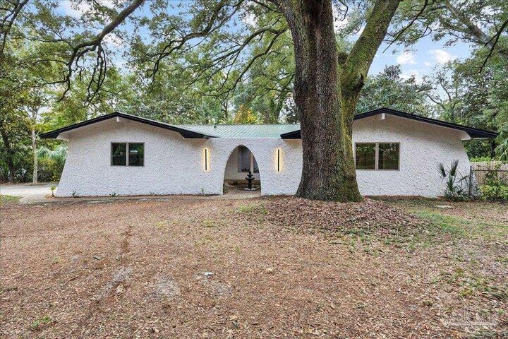 Property Photo: 3809 Idlewood Dr FL 32505