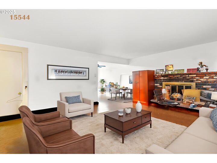 Property Photo:  15544 NE Couch St  OR 97230 