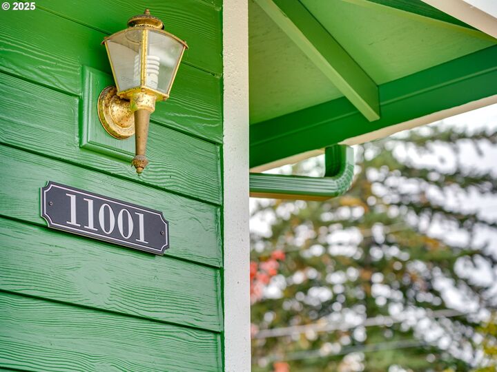 Property Photo:  11001 NE 43rd Cir  WA 98682 