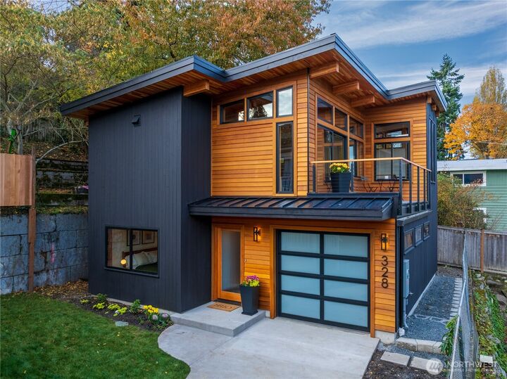 Property Photo:  328 NE 55th Street  WA 98105 