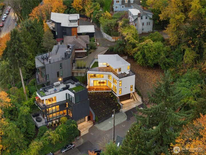 Property Photo:  2410  Everett Avenue E  WA 98102 