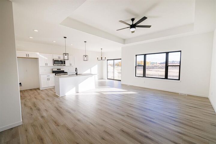 Property Photo:  504 Ridge Court  WI 53576 