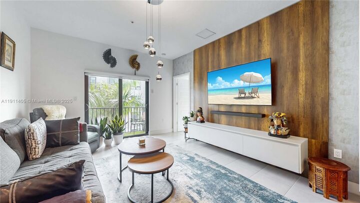 Property Photo: 8301 NW 41st St B-305 FL 33166