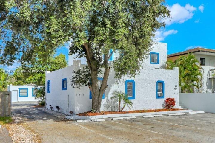 Property Photo: 505 SE 20th St 1 FL 33316