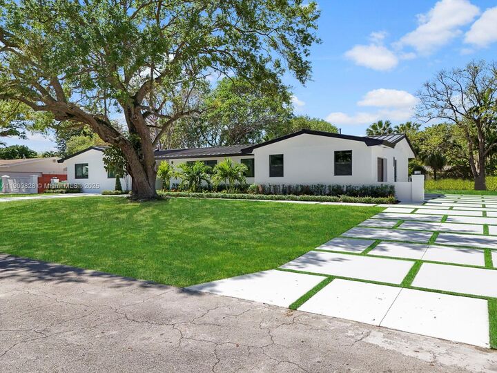 Property Photo: 16610 SW 82nd Ct FL 33157