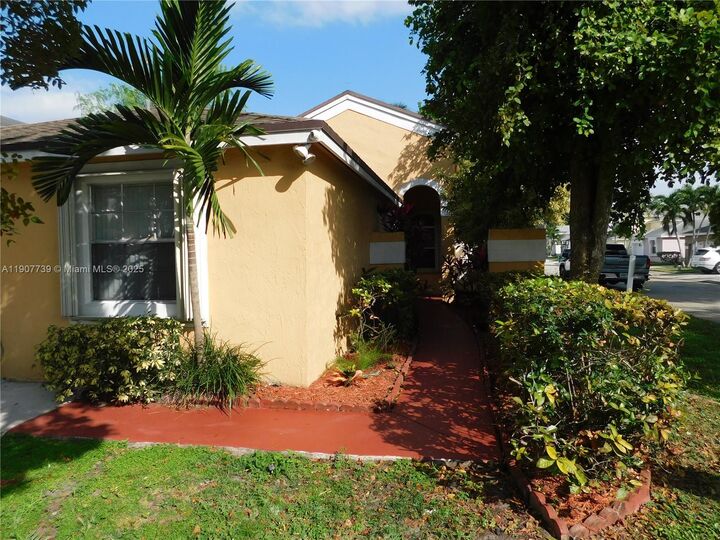 Property Photo:  2851 W River Run Cir W 2851  FL 33025 