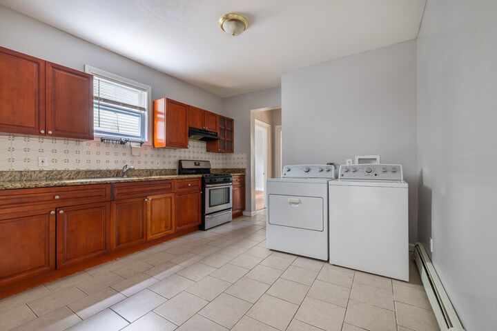 Property Photo:  221 Coleman Street 1st Floor Left  CT 06604 
