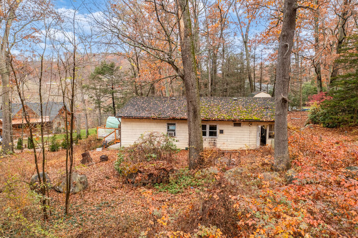 Property Photo:  32 Sepous Road  CT 06001 