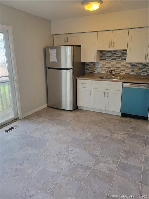 Property Photo:  666 Woodward Avenue 666  CT 06512 