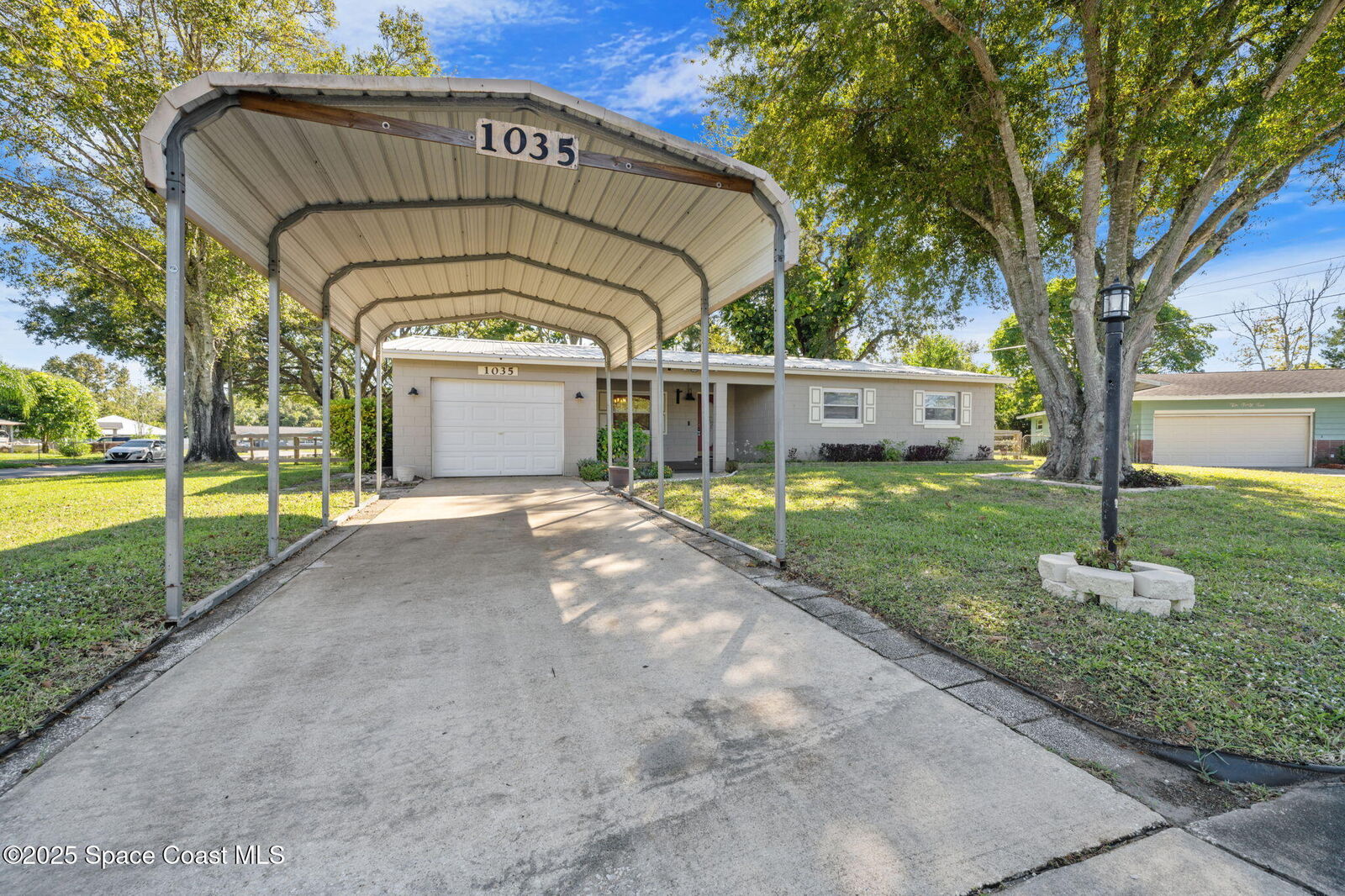 Property Photo: 1035 S Mars Court FL 32796