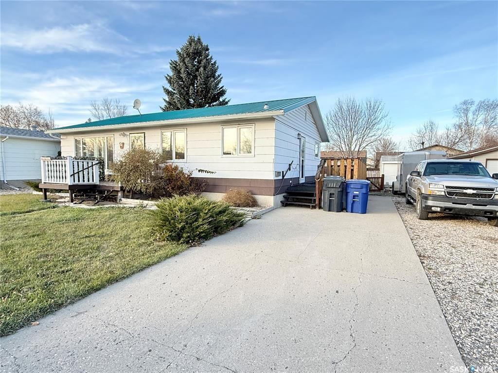 Property Photo:  732 Duncan Drive  SK S4H 2N6 