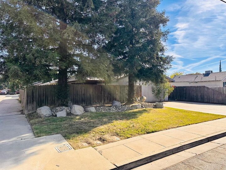 Property Photo:  1326 S Liberty Street  CA 93292 