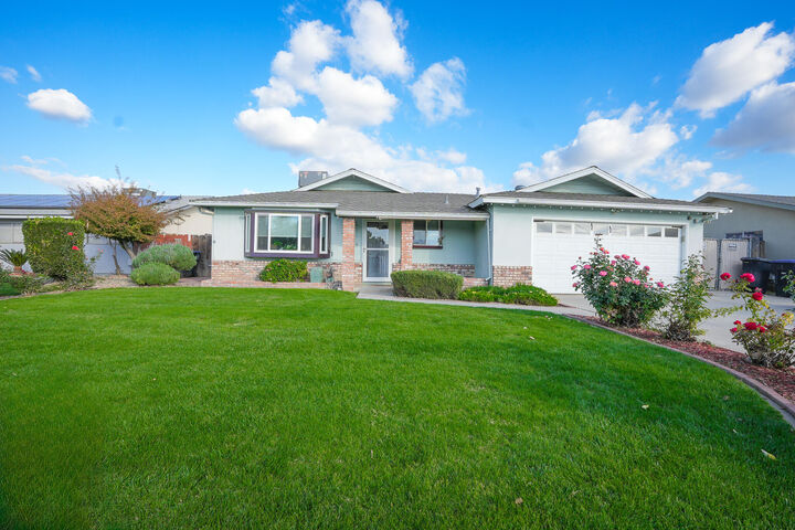 2922 S Linda Vista Street  Visalia CA 93277 photo