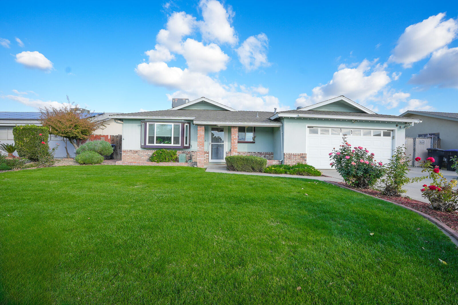 Property Photo: 2922 S Linda Vista Street CA 93277