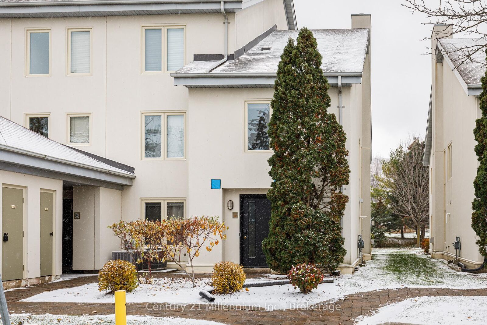 Photo de la propriété: 110 Fairway Court 102 ON L9Y 0P8