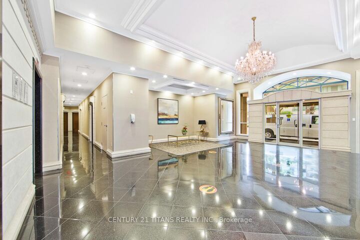 Photo de la propriété:  7 Lorraine Drive Lph 08  ON M2N 7H2 