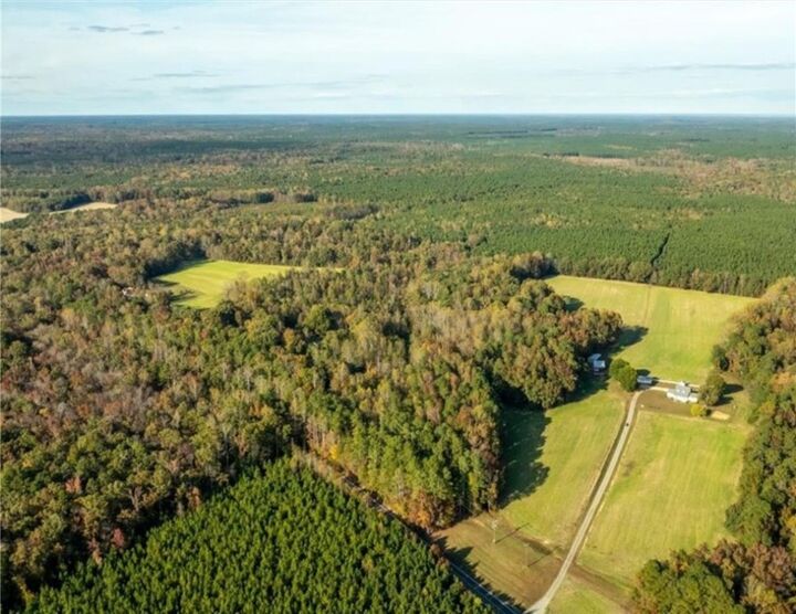 Property Photo: 20787 The Trail VA 23091