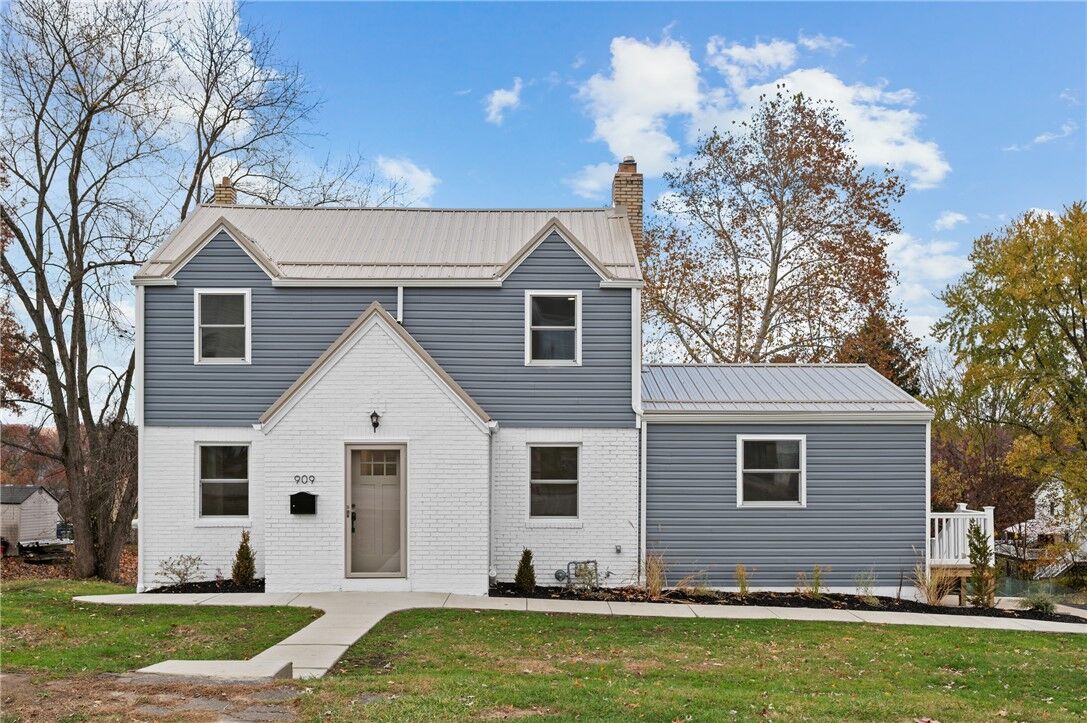 Property Photo:  909 North Ave  PA 15147 