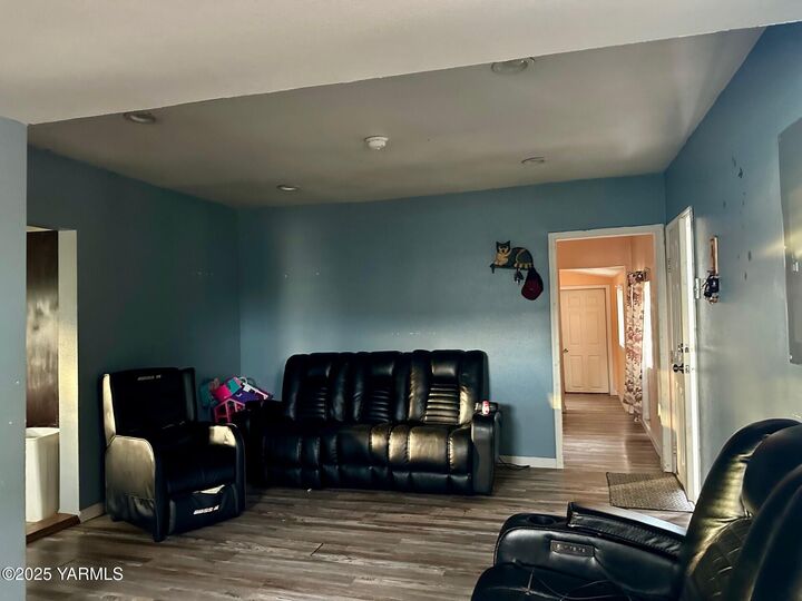 Property Photo:  1504 S 14th St  WA 98901 