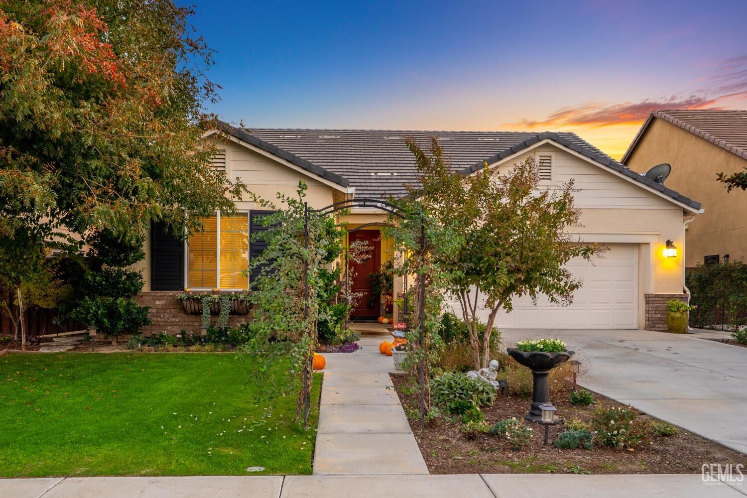 Property Photo: 9707 Metropolitan Way CA 93311