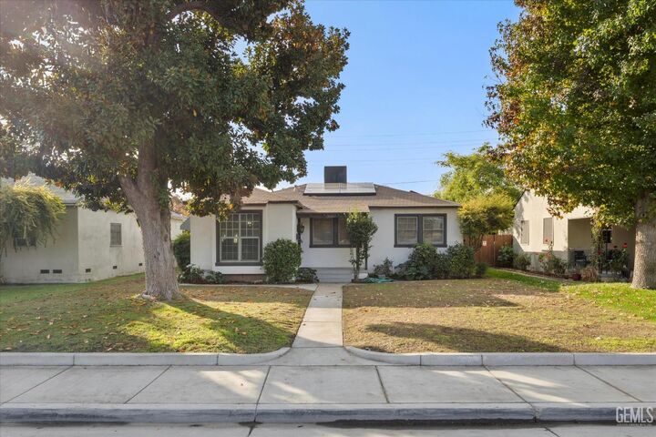 Property Photo:  3007 Truxtun Avenue  CA 93301 