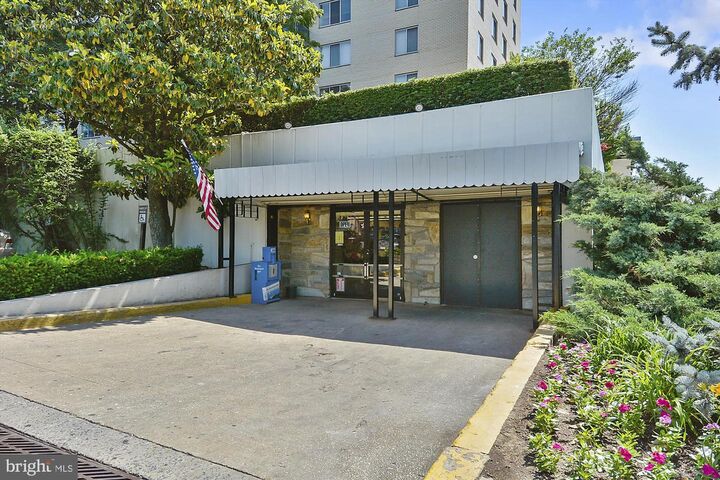 Property Photo: 10401 Grosvenor Place 1515 MD 20852