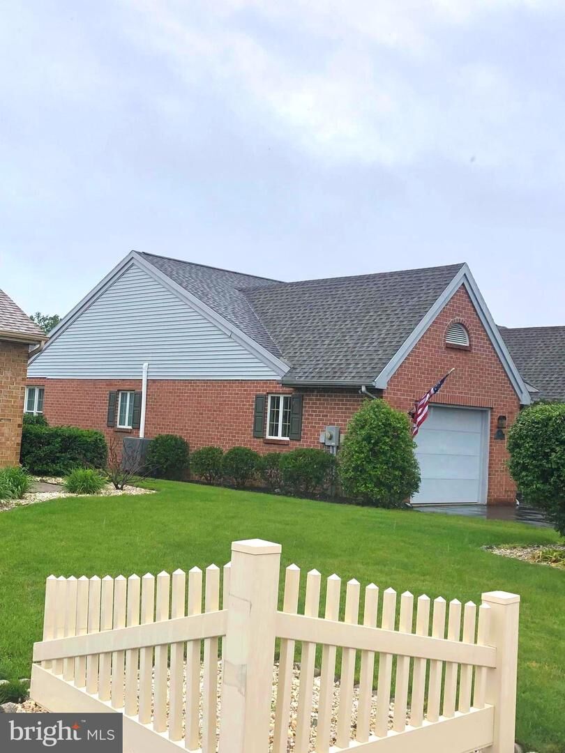 Property Photo:  19 Sanibel Lane  PA 17201 