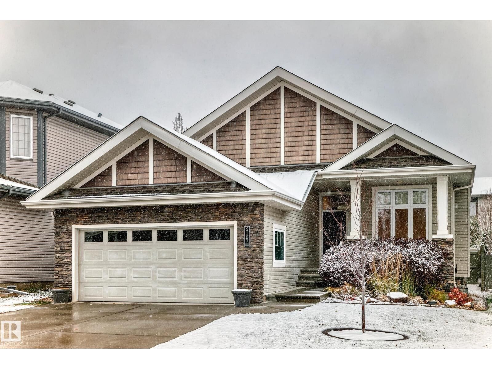 Photo de la propriété:  6107 Maynard Cr NW  AB T6R 0J2 