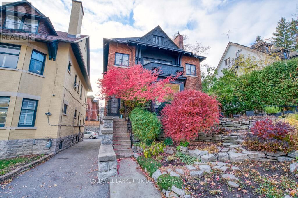 Photo de la propriété: 8 1/2 Range Road ON K1N 8J3