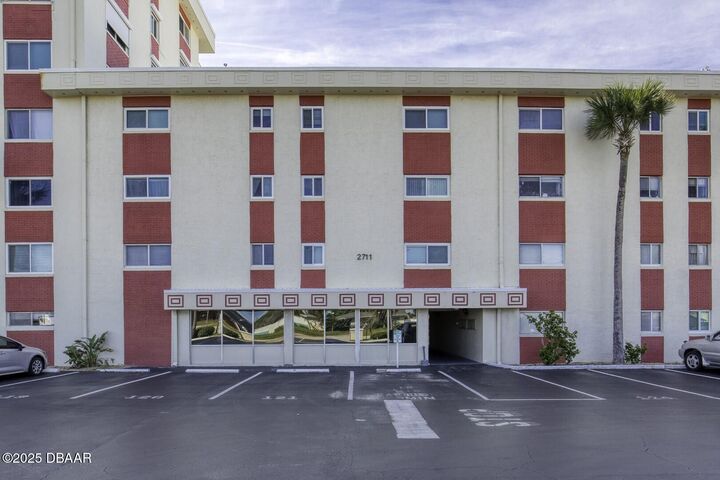 Property Photo: 2711 N Halifax Avenue 196 FL 32118