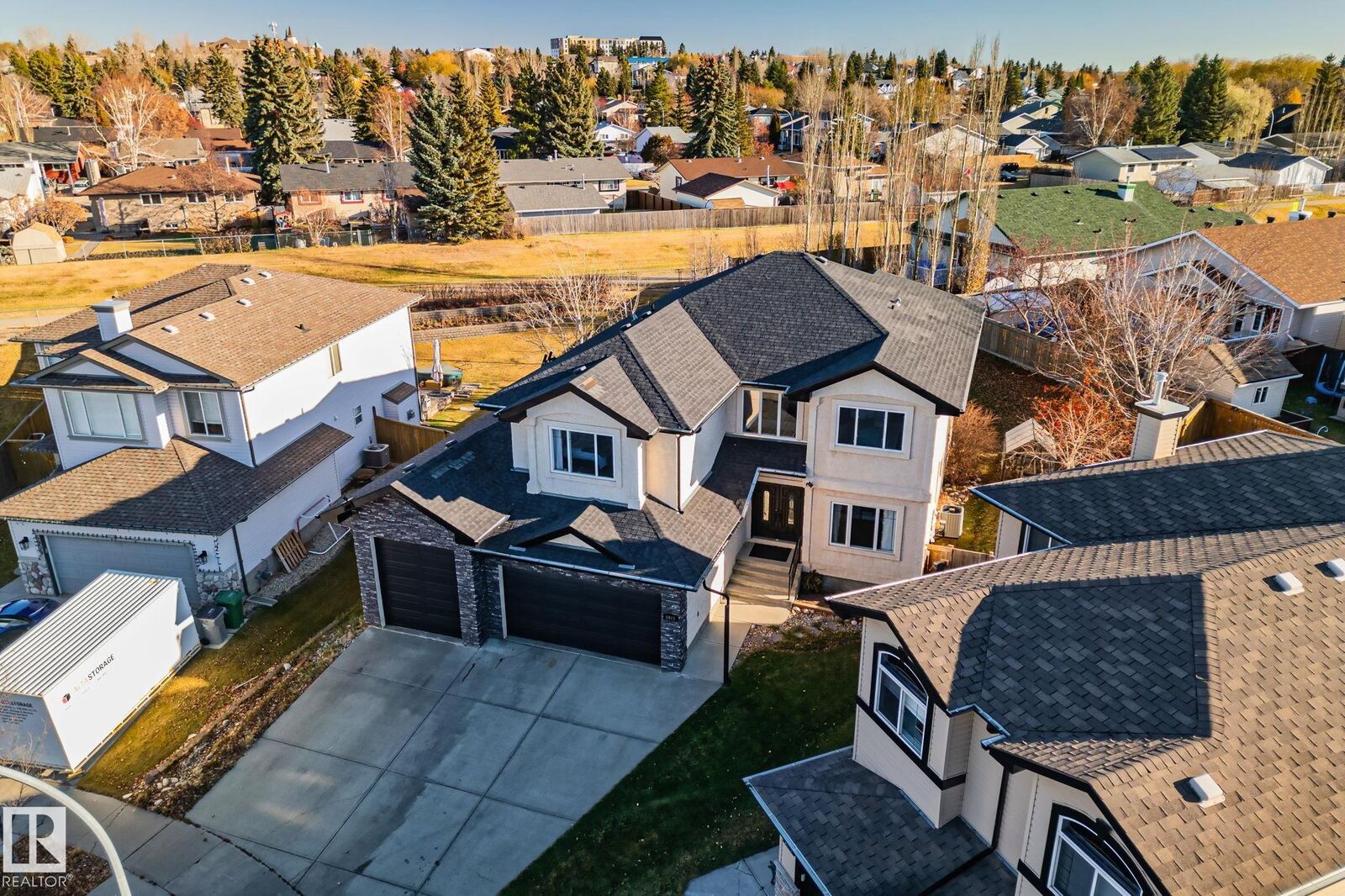 Property Photo:  5911 53 Avenue  AB T4X 0B1 