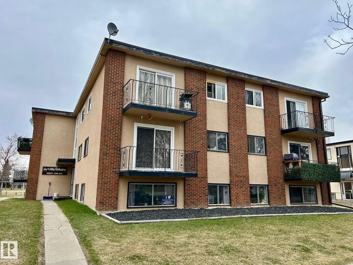 15930 109 Avenue NW  Edmonton AB T5P 1B7 photo